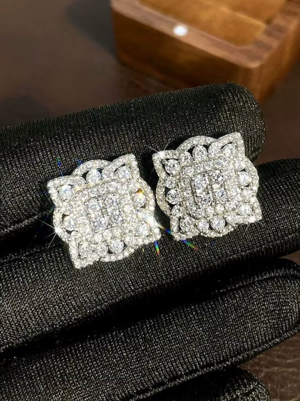 NEW 18k White Gold Diamond Stud Earrings Flower Diamond Earrings